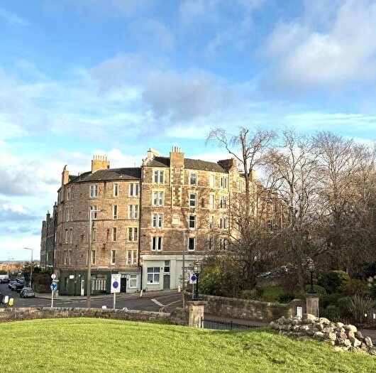 2 Bedroom Flat To Rent In Meadowbank Terrace, Edinburgh, EH8
