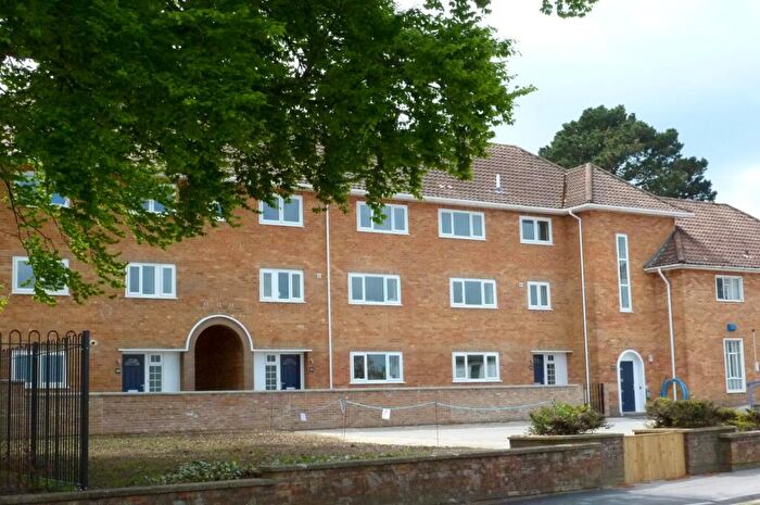 4 Bedroom Flat To Rent In Ashley Road, Parkstone, Poole, BH14