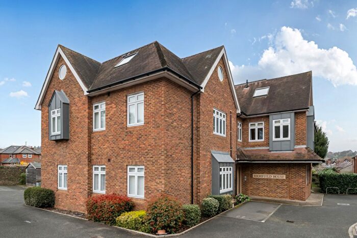 2 Bedroom Flat To Rent In Croft Road, Godalming, Surrey, GU7
