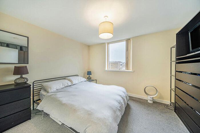 2 Bedroom Apartment For Sale In Tidemill Way, London, SE8