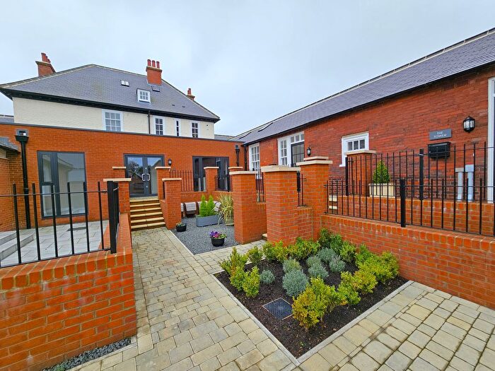 2 Bedroom Flat To Rent In Gideon Walk, Jameson Manor, NE20