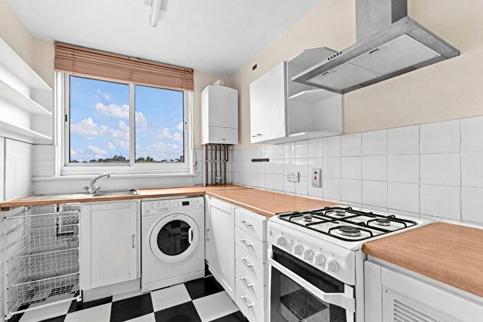 2 Bedroom Flat To Rent In March Court, Warwick Drive, SW15