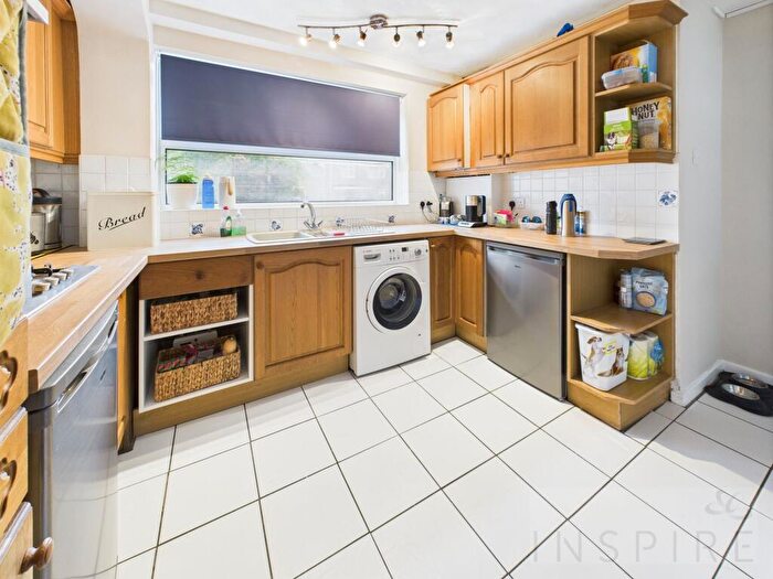 2 Bedroom Flat For Sale In Chiddingly Close, Crawley, RH10