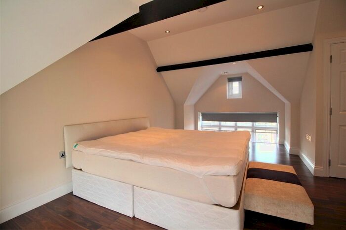 3 Bedroom Flat To Rent In Marlborough Drive, Bushey, WD23