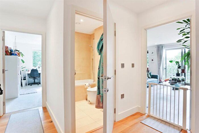2 Bedroom Flat For Sale In Devonshire Road, Sutton, SM2