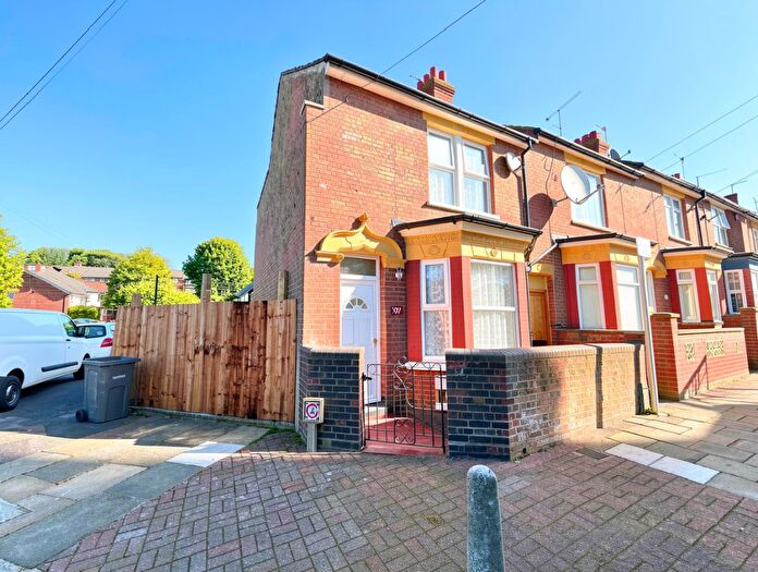 3 Bedroom End Of Terrace House To Rent In Ridgway Road, Luton, LU2