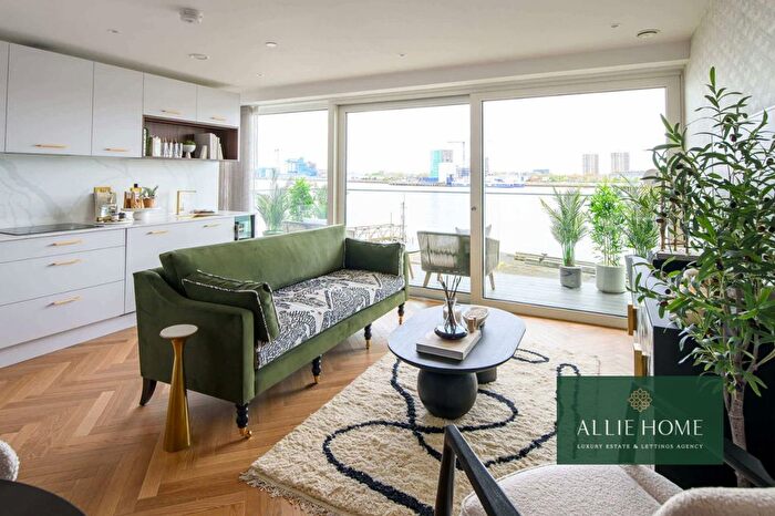 2 Bedroom Flat For Sale In Duke Of Wellington Ave, London, SE18