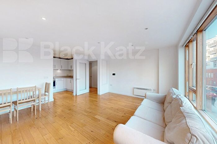 2 Bedroom Flat For Sale In York Way, Caledonian Road, N7