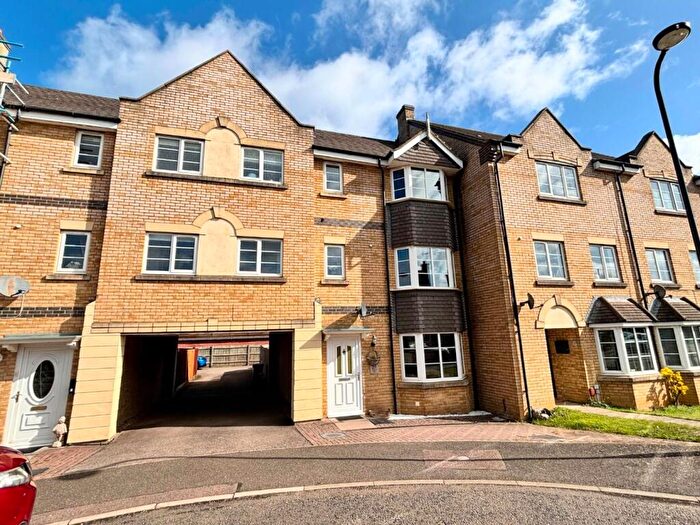 5 Bedroom Town House For Sale In Foxfield Way, Grange Park, Northampton, NN4