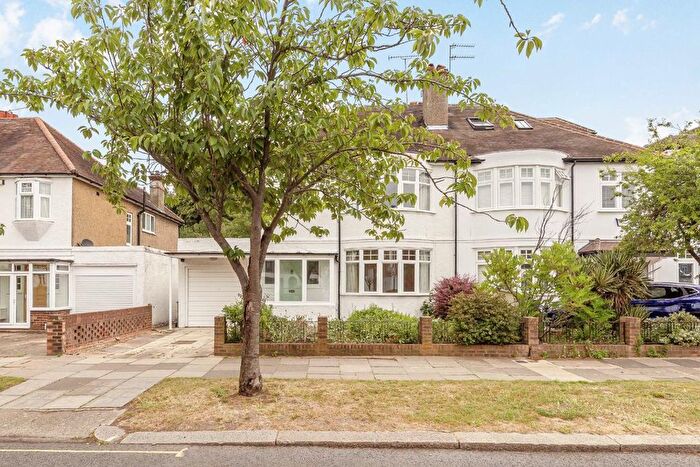 4 Bedroom Property To Rent In Staveley Road, Chiswick, W4