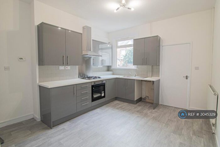 2 Bedroom Terraced House To Rent In Westwood Road, Nottingham, NG2