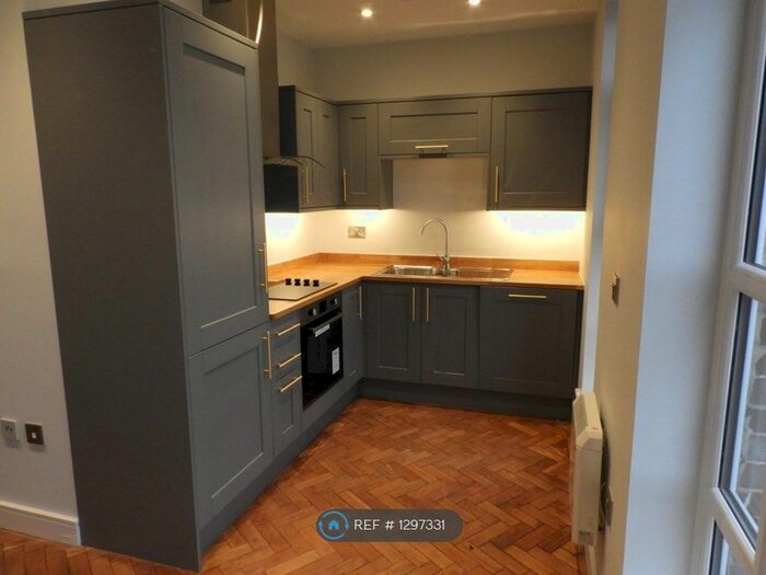 1 Bedroom Flat To Rent In Market Place West, Ripon HG4