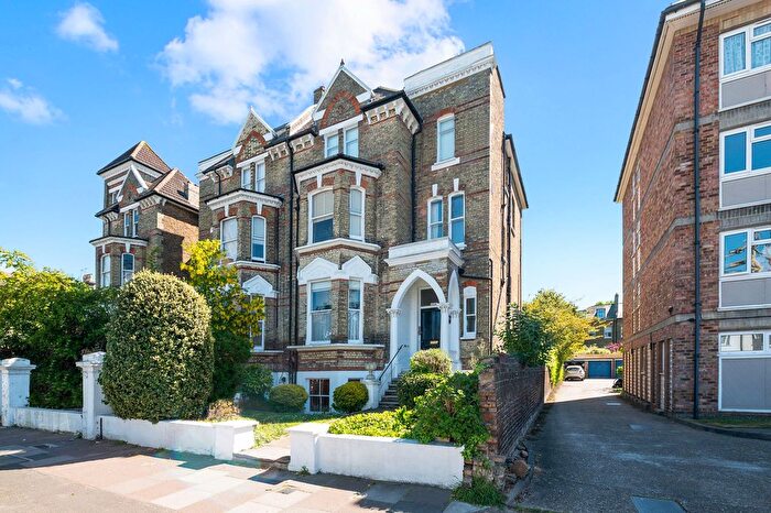 1 Bedroom Flat For Sale In Maple Road, Surbiton, KT6
