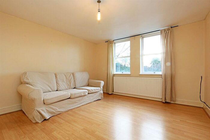 1 Bedroom Flat To Rent In Longley Road, Tooting, SW17