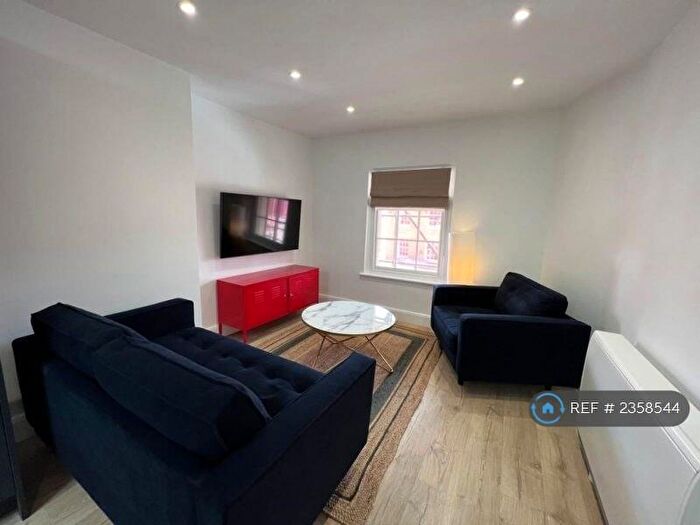 1 Bedroom Flat To Rent In Market Square, Buckingham, MK18