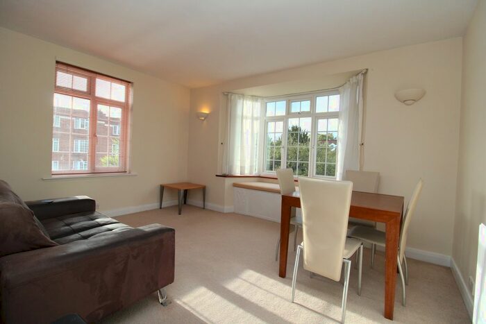 2 Bedroom Flat To Rent In Ballards Lane, Finchley, N3