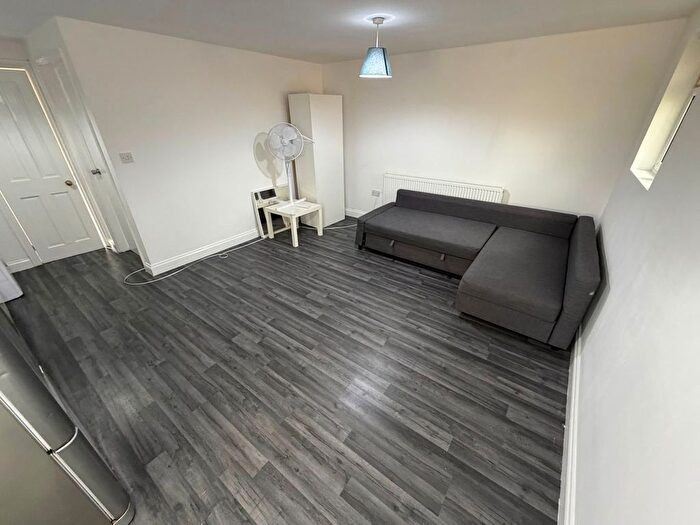 1 Bedroom Flat To Rent In Wentworth Road, Southall, UB2