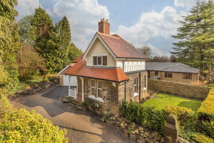 2 Bedroom Detached House To Rent In Grove Road, Ilkley, West Yorkshire, LS29