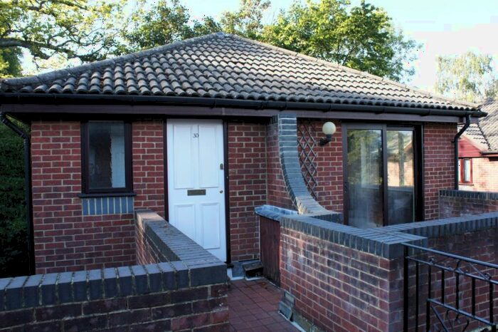 1 Bedroom Apartment To Rent In Mill Street, Redhill, RH1