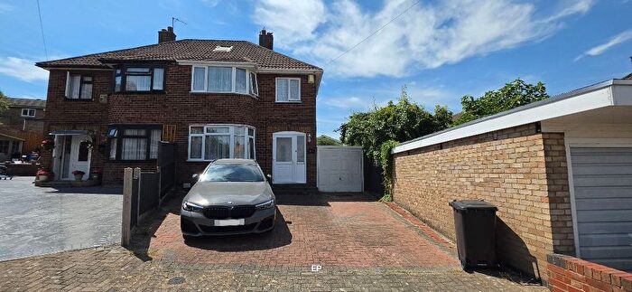 3 Bedroom Semi Detached House To Rent In Plymouth Drive, Leicester, LE5