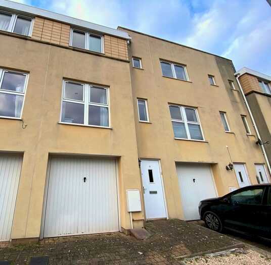 4 Bedroom Terraced House To Rent In Richmond Court, Exeter, Devon, EX4