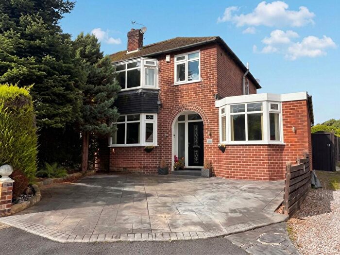 3 Bedroom Semi-Detached House For Sale In Parrfield Road, Worsley, M28