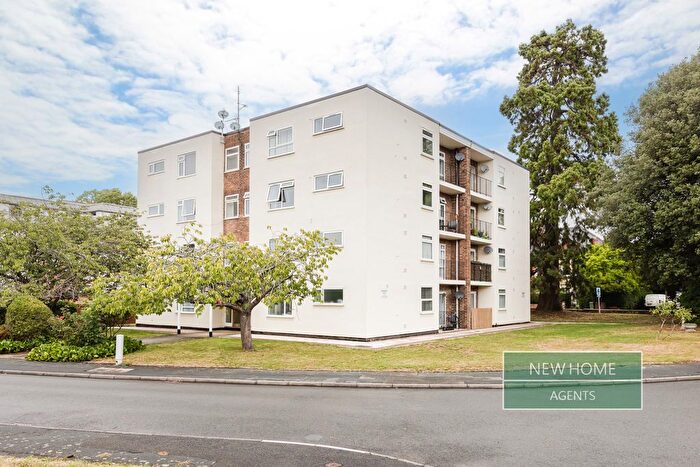 1 Bedroom Flat For Sale In Belworth Court, Cheltenham, GL51