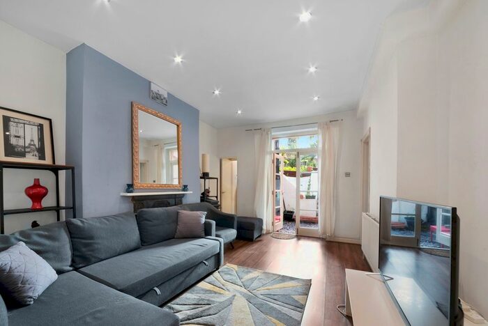 2 Bedroom Flat To Rent In Gwendwr Road, W14