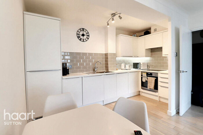 2 Bedroom Flat For Sale In Cedar Road, Sutton, SM2