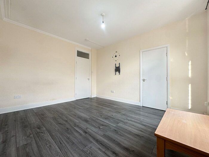 1 Bedroom Flat To Rent In Sefton Avenue, Holbeck, Leeds, LS11