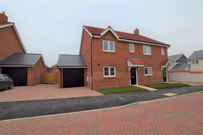 3 Bedroom Semi-Detached House To Rent In Barn Owl Lane, HP17