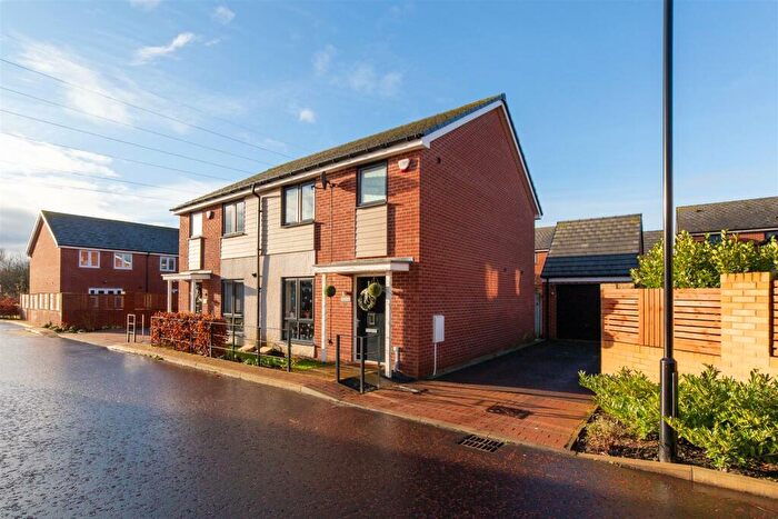 3 Bedroom Semi-Detached House To Rent In ** Month Let** Shotton View, Great Park, NE13