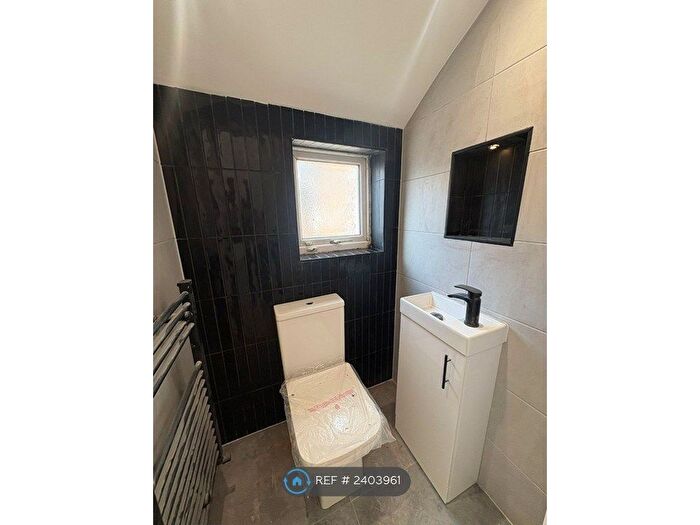 4 Bedroom Terraced House To Rent In Bury Park Road, Luton, LU1