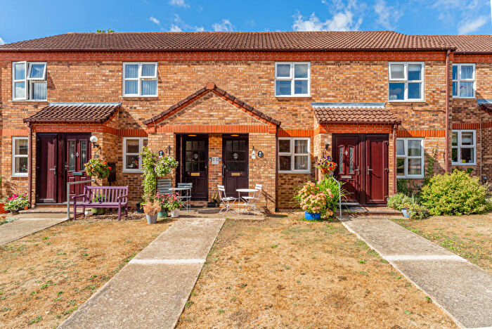2 Bedroom Apartment For Sale In Harvest Court, Harvesters, St. Albans, Hertfordshire, AL4