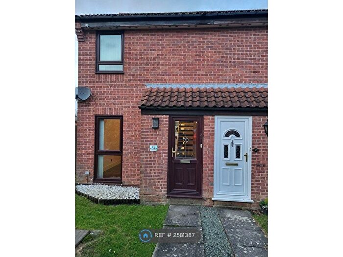 2 Bedroom End Of Terrace House To Rent In Woodstock Close, Horsham, RH12