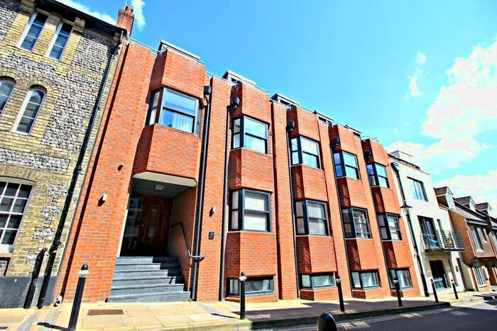 1 Bedroom Flat To Rent In St. Clement Street, Winchester, SO23