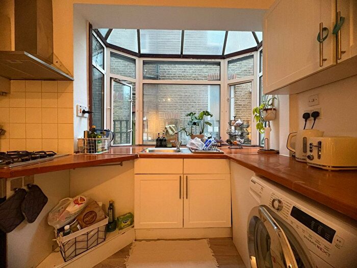 2 Bedroom Maisonette To Rent In Greenford Avenue, Hanwell, W7
