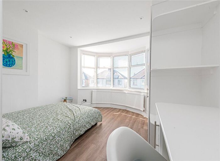 3 Bedroom Apartment To Rent In Hanover Road, London, NW10