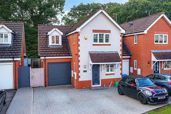 3 Bedroom Link Detached House To Rent In Old Forge End, Sandhurst, Berkshire, GU47