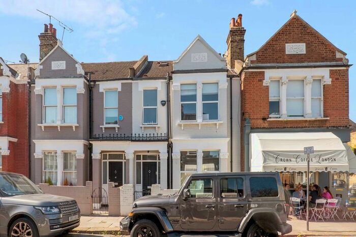 4 Bedroom Property To Rent In Munster Road, Fulham, London, SW6