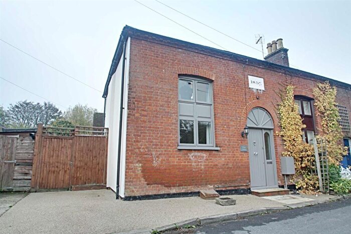 2 Bedroom Cottage To Rent In New Road, Wilstone, HP23