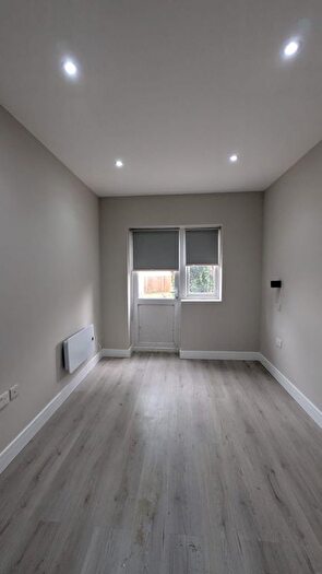 Studio To Rent In Queens Walk, Ruislip, HA4