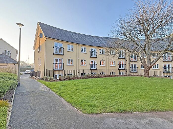 2 Bedroom Flat For Sale In Echo Crescent, Manadon Park, PL5