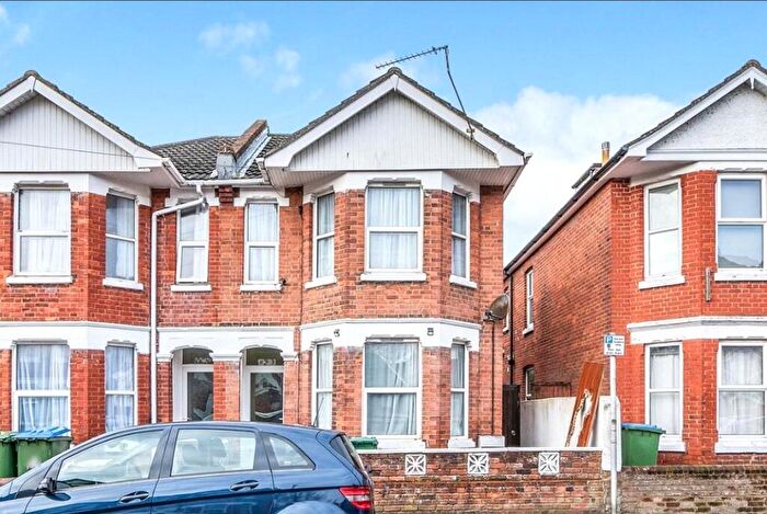 5 Bedroom Terraced House To Rent In Harborough Road, Southampton, Hampshire, SO15