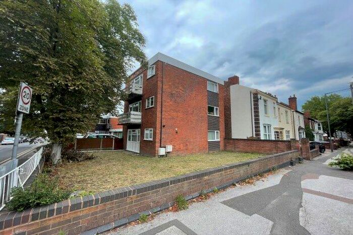 1 Bedroom Flat To Rent In School Street, Willenhall, WV13