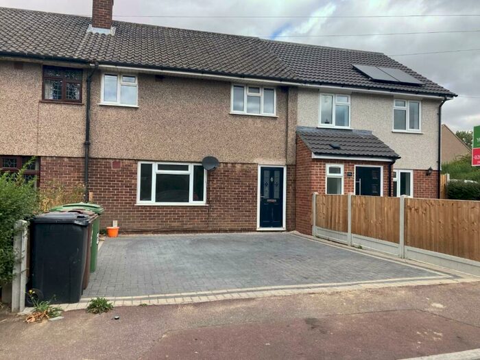 3 Bedroom House To Rent In Thatches Grove, Romford, RM6