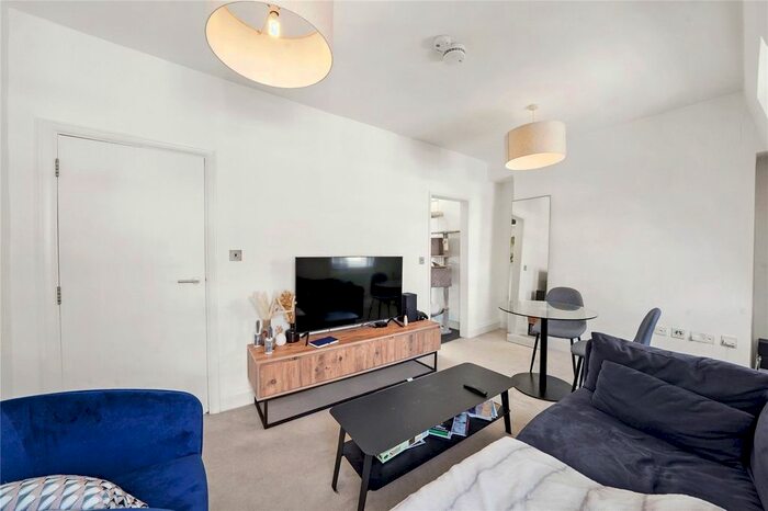 2 Bedroom Flat To Rent In Picton Place, Marylebone, London, W1U
