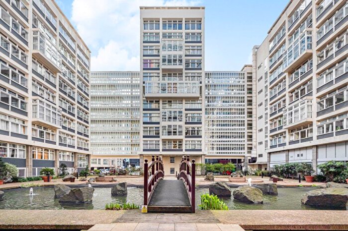 2 Bedroom Flat For Sale In Metro Central Heights, Newington Causeway, SE1