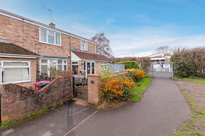 5 Bedroom End Of Terrace House For Sale In High Street, Slough, Berkshire, SL3