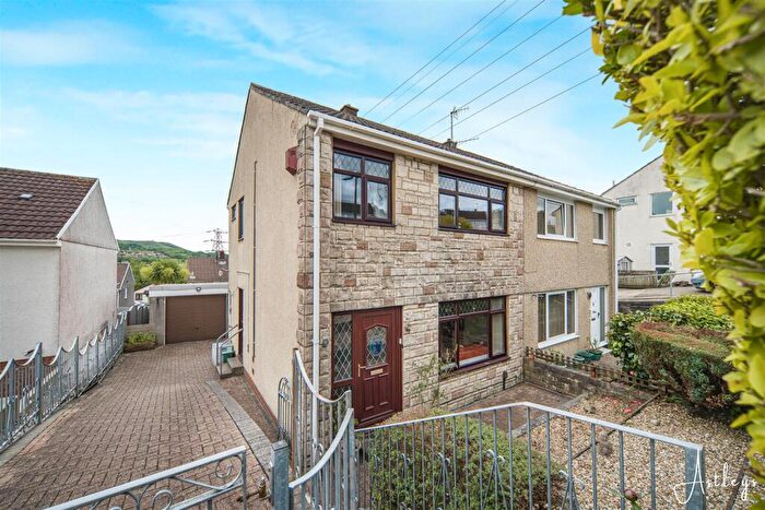 3 Bedroom Semi-Detached House For Sale In Fairview Close, Llansamlet, Swansea, SA7